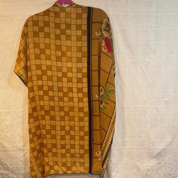 Elegant Tan Floral Women's Shawl - Picture 5 of 5